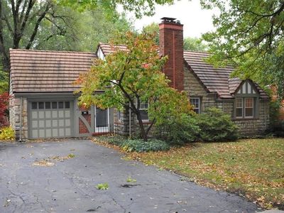 8125 High Dr, Leawood, KS, 66206