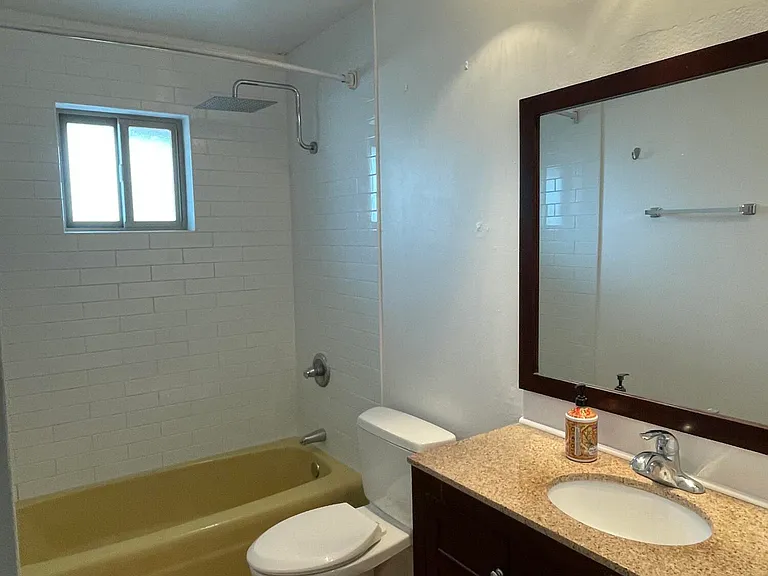 2261 E Evergreen St — Photo 3