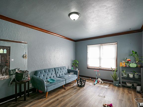 4th image of 2034 W Hudson St