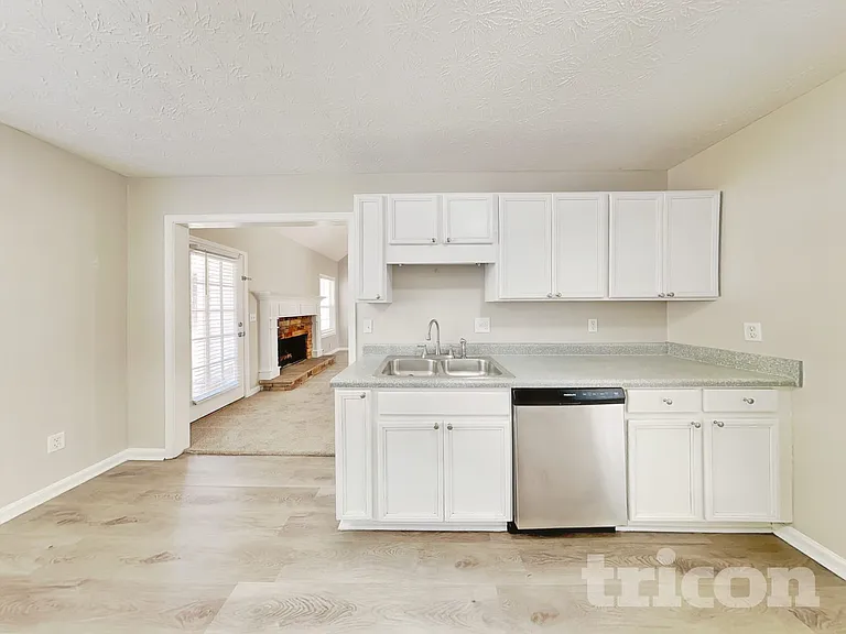 210 Shenandoah Dr — Photo 5