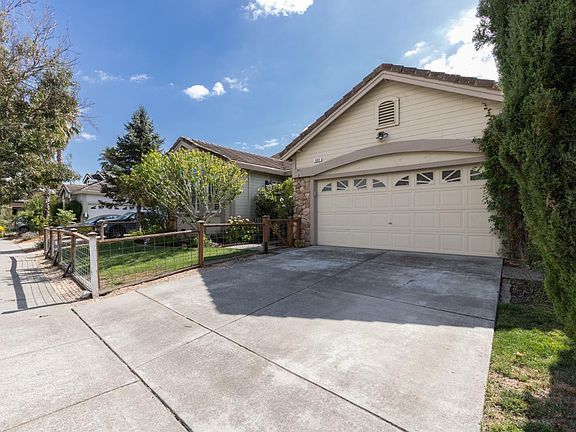 3rd image of 809 Riesling Road