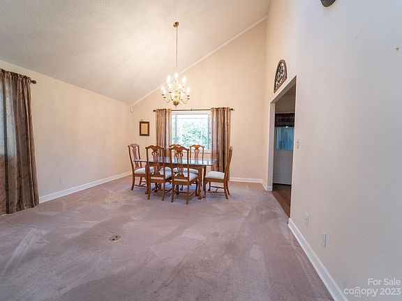 5th image of 73 Chestnut Ln