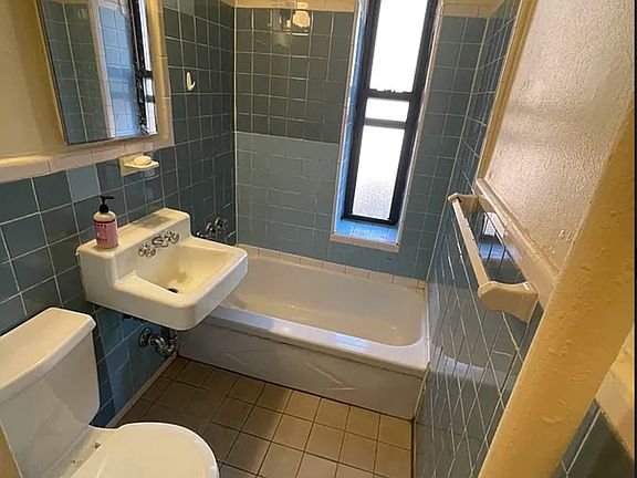 5th image of 226 E 29th St APT 4B