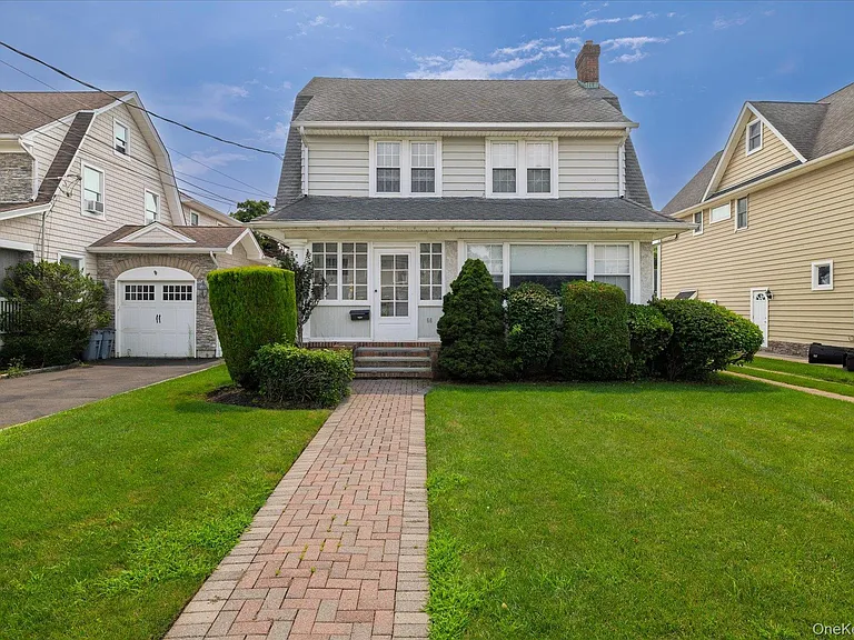 66 Reid Ave — Photo 1