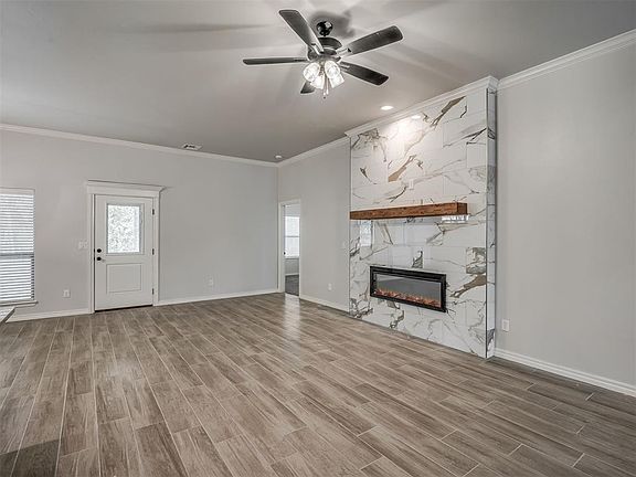 5th image of 9070 Oak Tree Cir