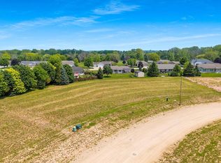 528 Rustic Ridge Dr, Brillion, WI 54110