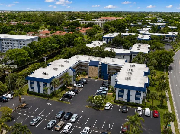 3050 Holiday Springs Blvd APT 305, Margate, FL 33063