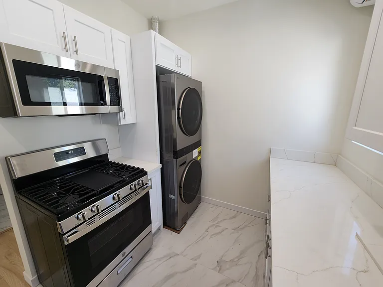 737 N Ridgewood Pl #1/2 — Photo 3