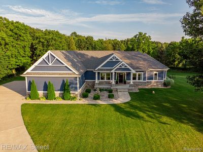 9388 McMullen Cir, Fenton, MI, 48430