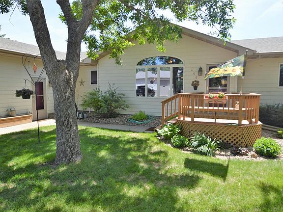 3rd image of 466 N Sunset Dr