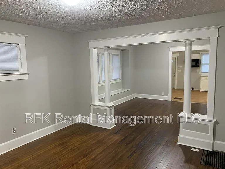 802 N Gray St — Photo 2