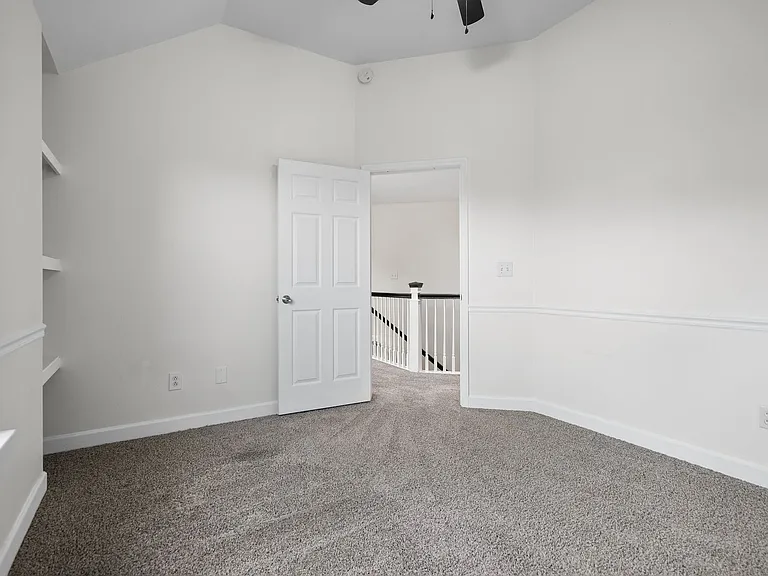 1004 Austin Ct — Photo 29