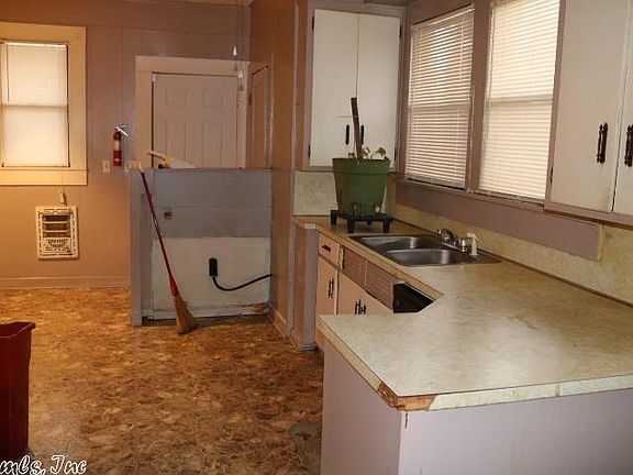 3rd image of 720 W 23rd Ave