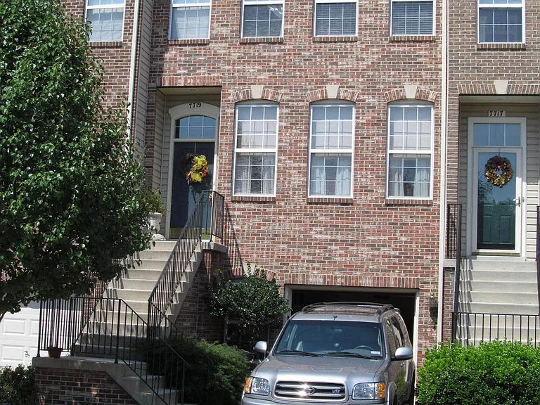 7719 Sullivan Cir — Photo 1