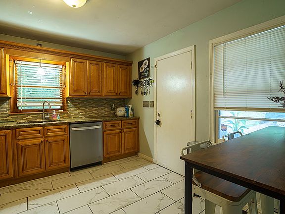 3rd image of 400 Hearn Cir