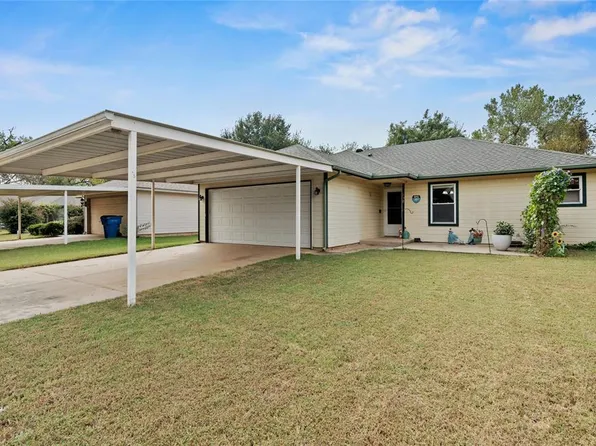 138 E Carson Ln, Mustang, OK 73064