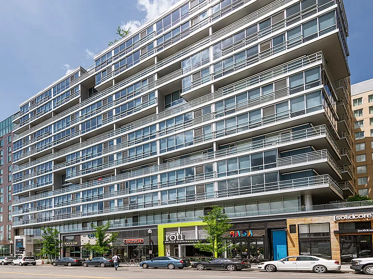 F1RST Residences — Photo 28