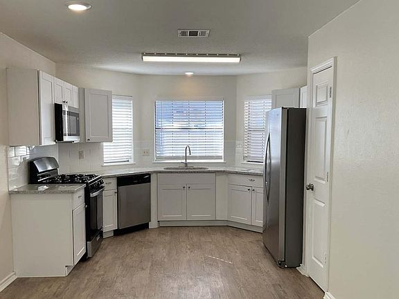 4th image of 2808 Claremont Dr #6