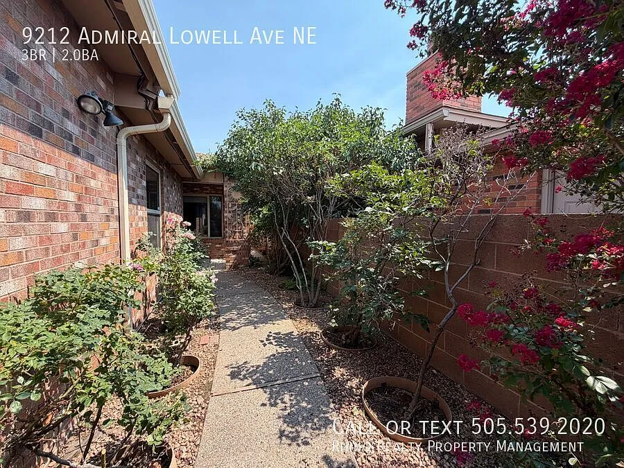 Attractive 3 Bedroom 2 Bathroom Home In The Northeast Heights! — Photo 2