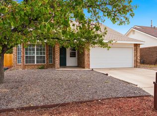 8 Apache Plume Rd, Los Lunas, NM 87031