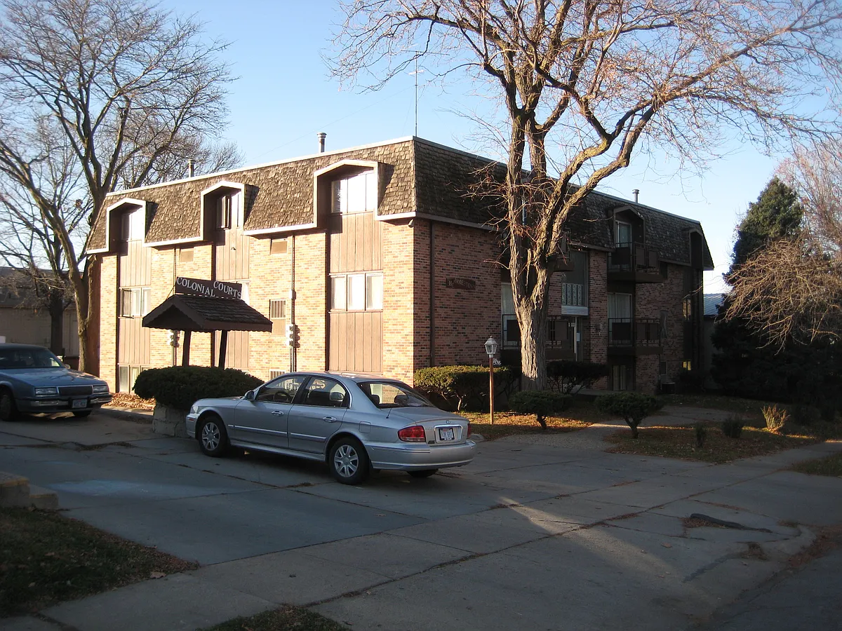 Colonial Courts - Arapahoe Village