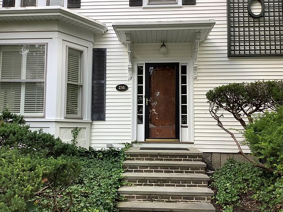 2nd image of 231 Presidents Ln