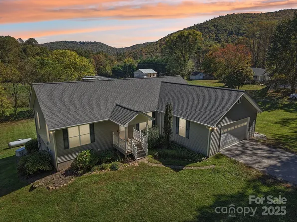 64 My Mountain Ln, Hendersonville, NC 28739
