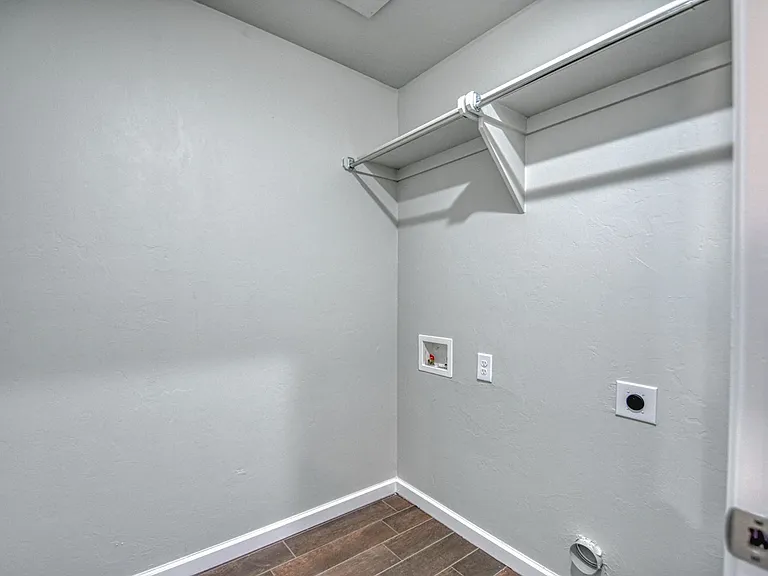 2721 Clifton Ter — Photo 24