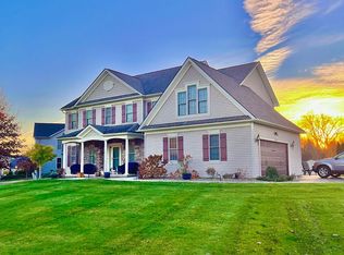 214 Gallant Fox Ln, Webster, NY 14580