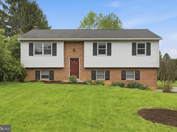 42 Pinewood Ave, Lititz, PA 17543