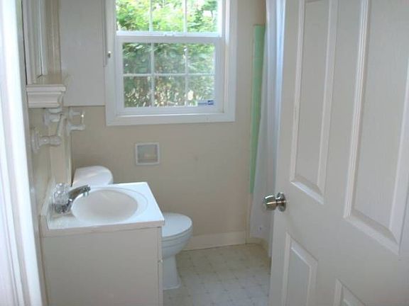 5th image of 1600 Manor Dr