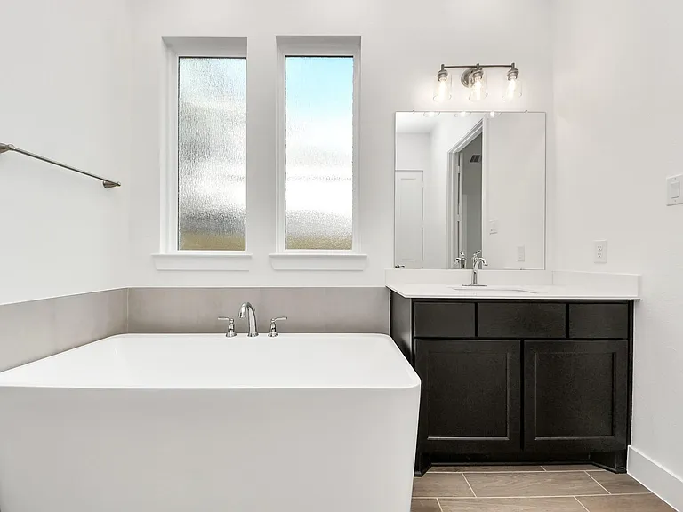 25026 Midnight Willow — Photo 30
