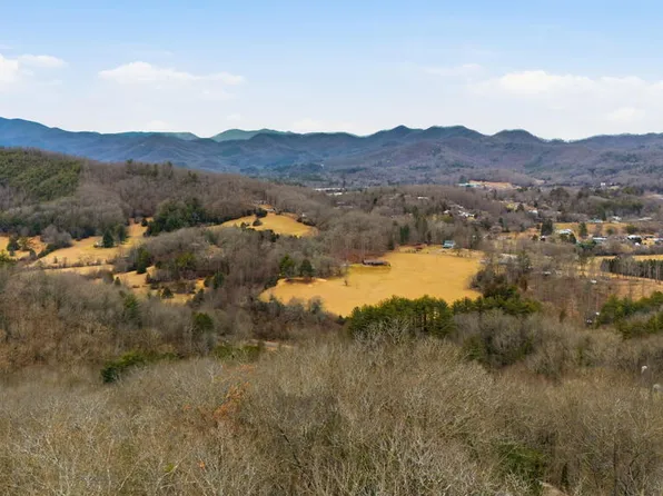 6 Elkhorn Ridge Dr, Franklin, NC 28734