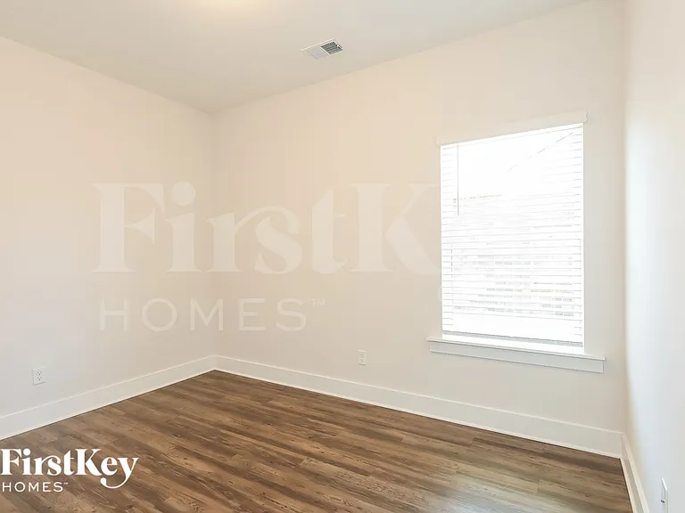 1414 Woodridge Pl — Photo 10