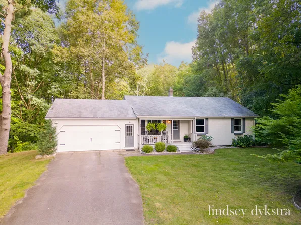 23 W Chamberlin Ct, Grant, MI 49327