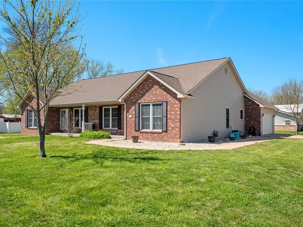 1063 S Jefferson St, Millstadt, IL 62260