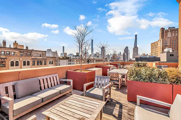 Sold by Sotheby's International Realty | media 8