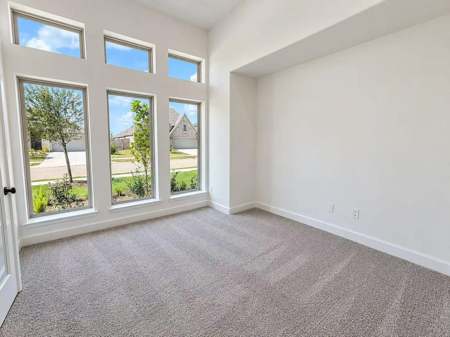 4 bed, 3.0 bath, 2357 sqft, $3,070 — Photo 3