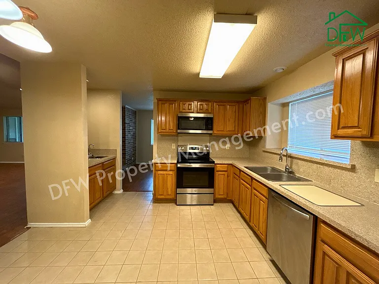 2412 Amber Hill Ln — Photo 50