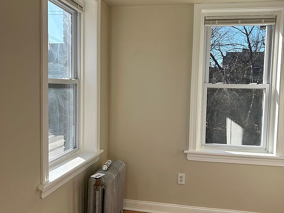 4th image of 4725-4727 Chester Ave #C2