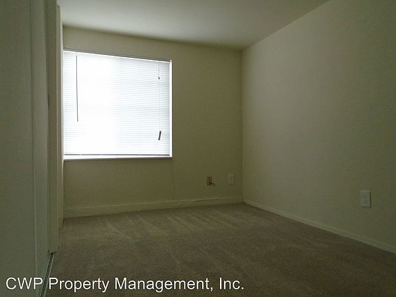 5th image of 21595 Western Blvd APT B