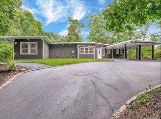 20 Woodland Dr, Smithtown, NY 11787