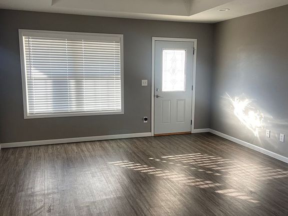 4th image of 301 Grady Dr