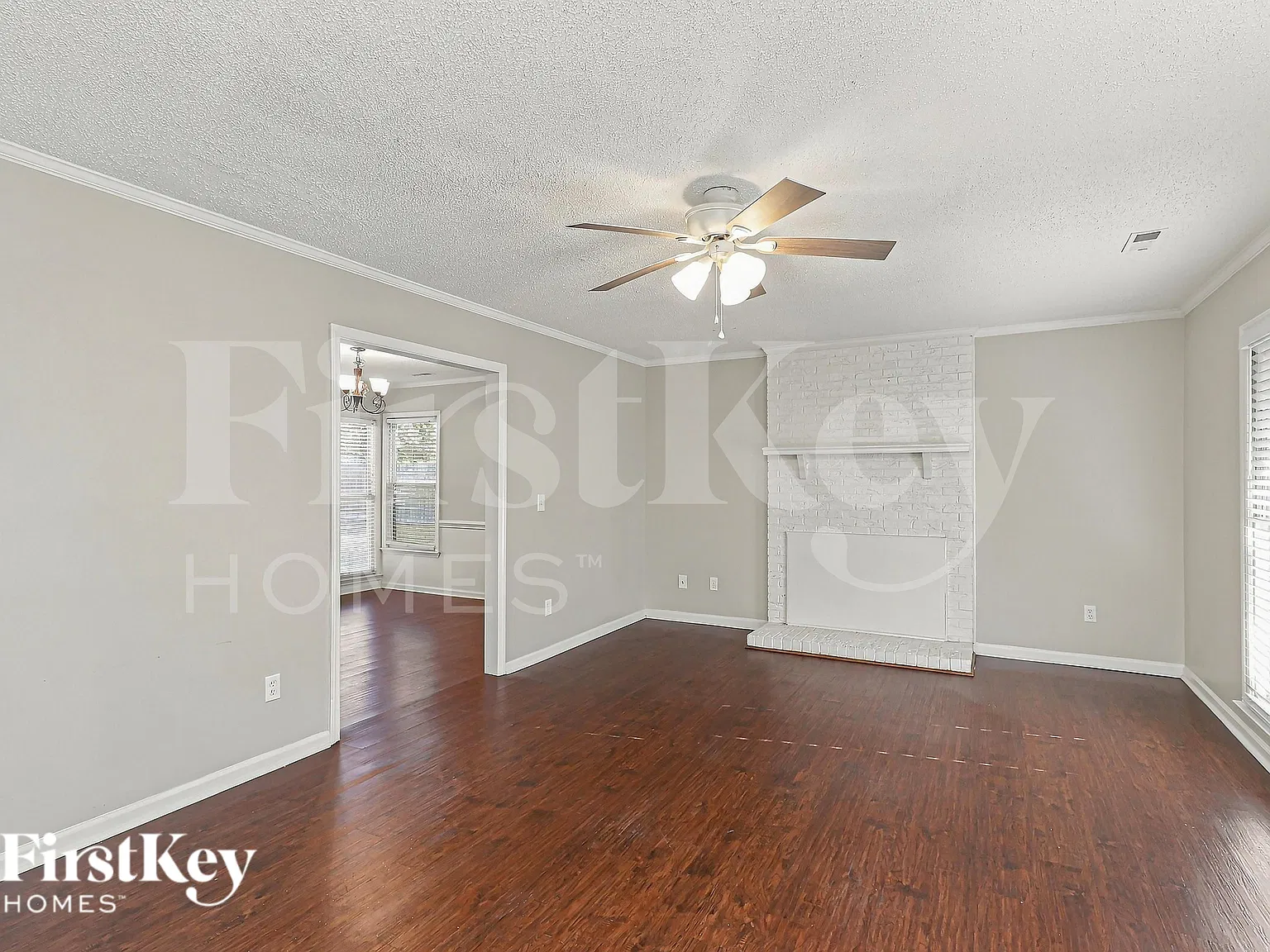 4 bed, 2.5 bath, 1978 sqft, $2,220 — Photo 4