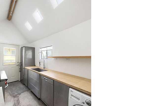 5th image of 1415 Echo Park Ave