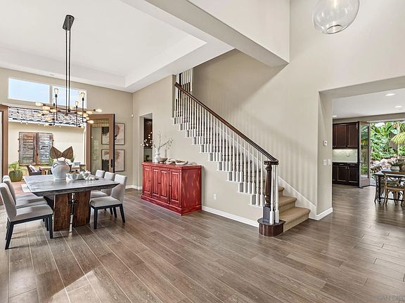 4th image of 817 Dolphin Cir