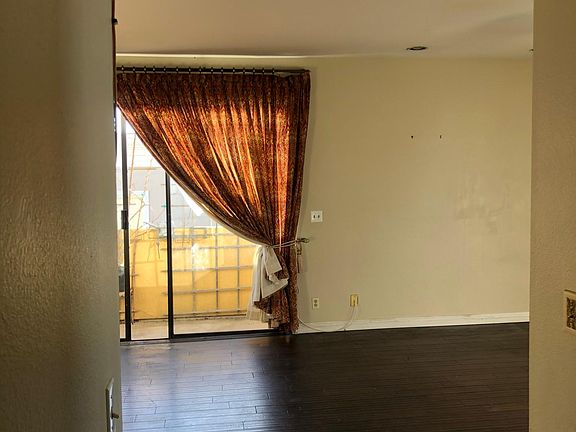 2nd image of 1741 Colby Ave #3