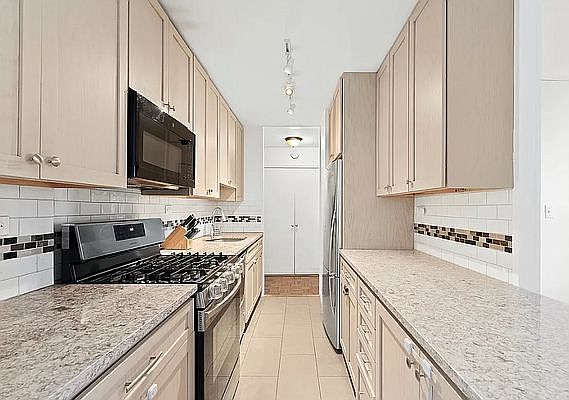 1st image of 305 E 47th St #4C