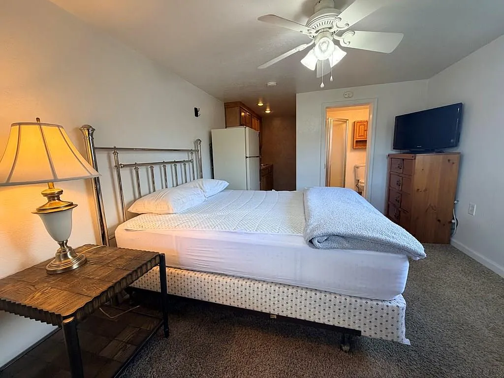 1 bed, 1.0 bath, 400 sqft, $895 — Photo 3
