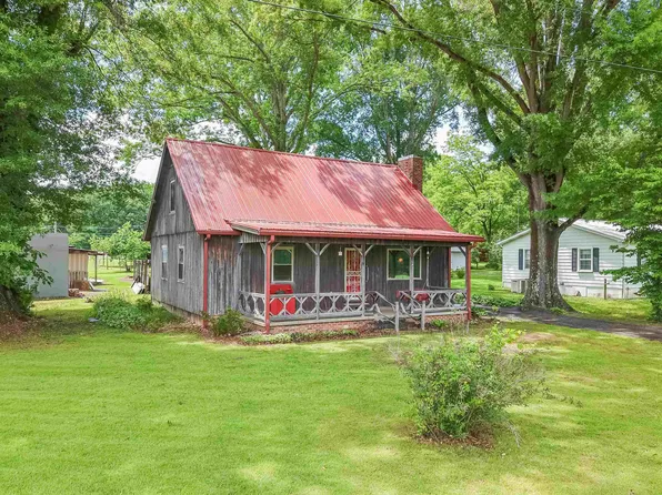 12 Baker Rd, Selmer, TN 38375